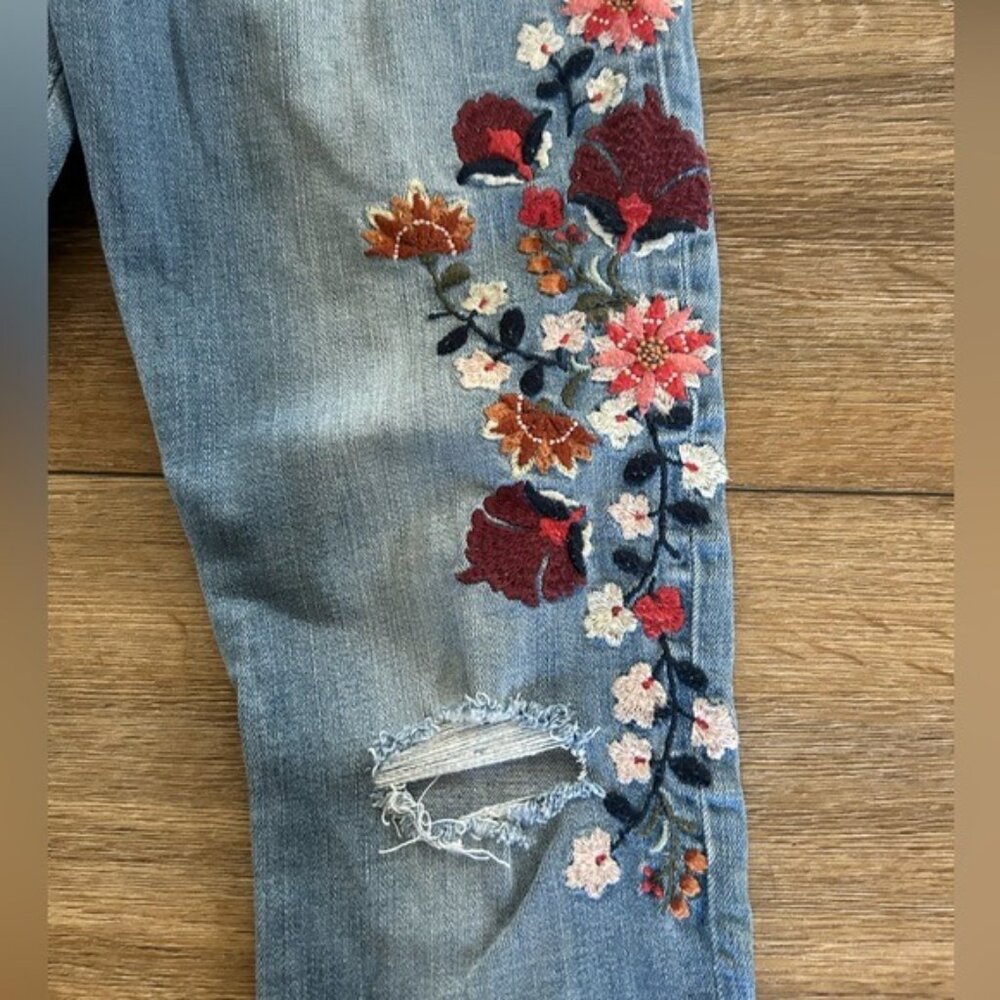 Abercrombie & Fitch Harper Low Rise Ankle Embroidered Distressed Jeans Sz 28/6 - Picture 5 of 16